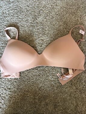 Victoria’s Secret bra 34D